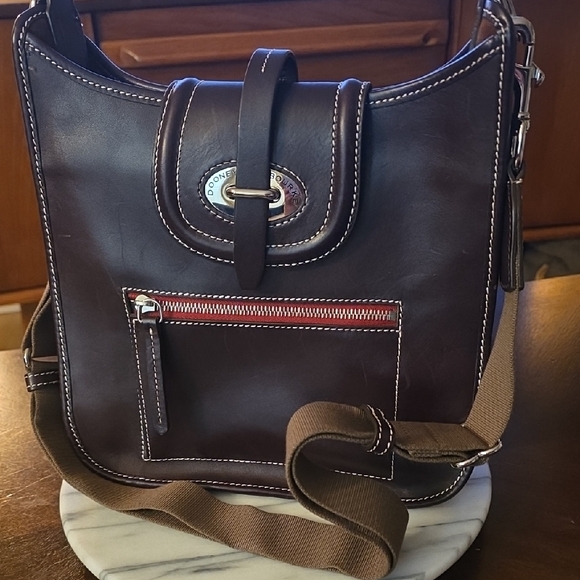 Dooney & Bourke Handbags - Dooney & Bourke Leather Crossbody Bag With Silver Hardware!